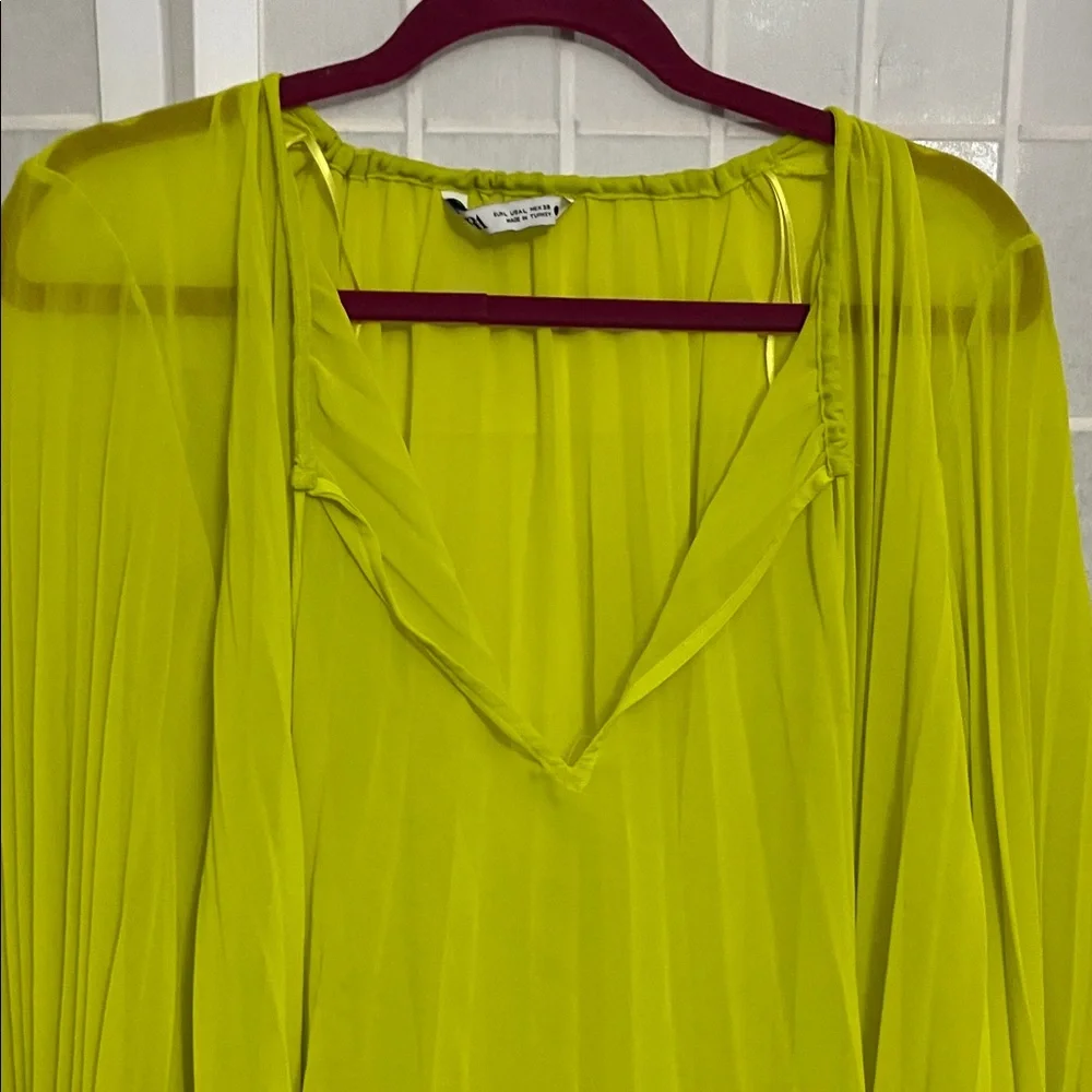 Zara Bright Pleated Blouse lime/yellow color - Picture 3 of 8